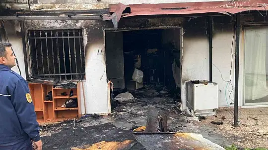 Bodrum'da yanan ev kullanılamaz hale geldi