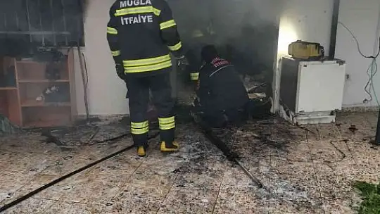 Bodrum'da yanan ev kullanılamaz hale geldi