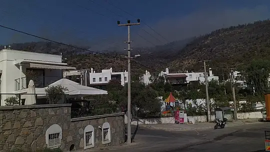 Bodrum'da yangınlar büyüyor, bazı ev ve oteller tahliye ediliyor