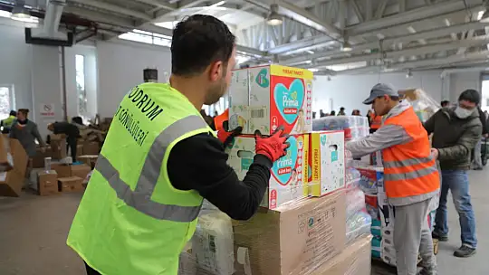 BODRUM'DAN DEPREM BÖLGESİNE 52 ARAÇ SEVK EDİLDİ