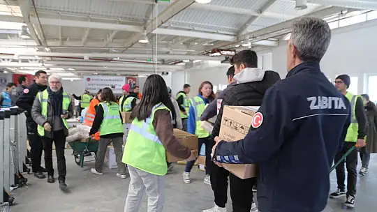 BODRUM'DAN DEPREM BÖLGESİNE 52 ARAÇ SEVK EDİLDİ