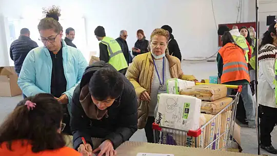 BODRUM'DAN DEPREM BÖLGESİNE 52 ARAÇ SEVK EDİLDİ