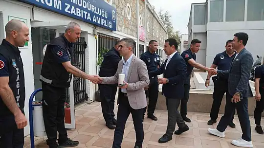 Bodrum ilçe protokolü halkla bayramlaştı