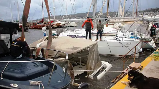 Bodrum'u fırtına vurdu, milyon dolarlık tekneler denize gömüldü, bazı tekneler karaya oturdu