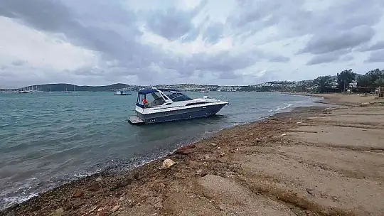 Bodrum'u fırtına vurdu, milyon dolarlık tekneler denize gömüldü, bazı tekneler karaya oturdu