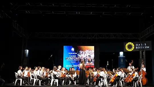 Çocuk senfoni orkestrası seyircilerle buluştu