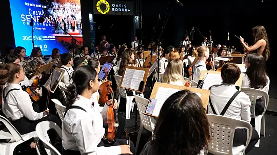 Çocuk senfoni orkestrası seyircilerle buluştu