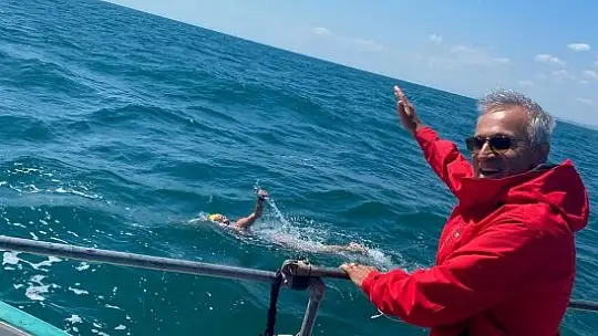 Bodrumlu Aysu, Manş Denizi'ni geçen en genç Türk yüzücü oldu