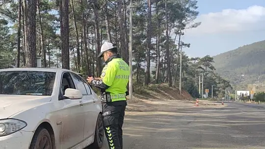 Bölge trafik ekipleri 1 saatte 30 bin lira radar cezası kesti