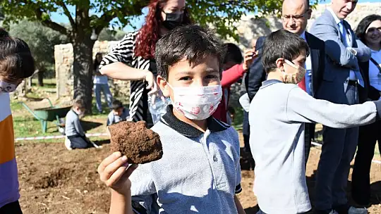 Tarih Hazinesi Beçin Kalesi'nde Öğrenciler Kazı Yaptı