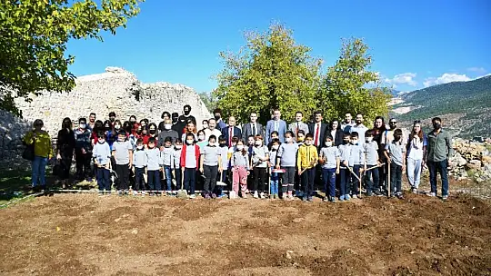 Tarih Hazinesi Beçin Kalesi'nde Öğrenciler Kazı Yaptı