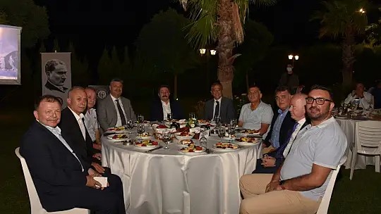 Vali Orhan Tavlı, Afetlerde Tıbbi Malzeme Desteği Sağlayan Eczacılarla Bir Araya Geldi