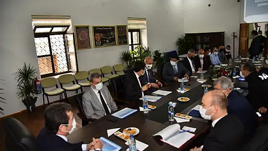 Vali Orhan Tavlı, Köyceğiz'de Yangından Etkilenen Mahallelerin Muhtarlarıyla Bir Araya Geldi