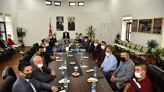 Vali Orhan Tavlı, Köyceğiz'de Yangından Etkilenen Mahallelerin Muhtarlarıyla Bir Araya Geldi