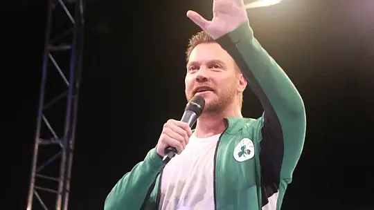 Burcu Kıratlı bayılan sporcuyu görünce şok oldu