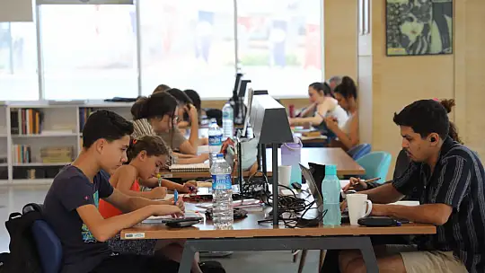 Büyükşehir Kütüphanelerine Vatandaşlardan Yoğun İlgi