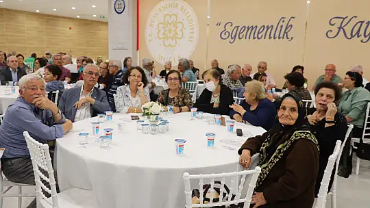 Yaşlı Çınarlar Doyasıya Eğlendi