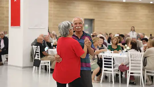 Yaşlı Çınarlar Doyasıya Eğlendi