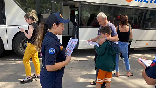Turizm Merkezlerinde Türkçe ve İngilizce Broşür Dağıtıldı