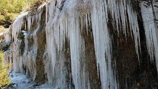 Buz tutan kanyonun görsel şöleni büyüledi