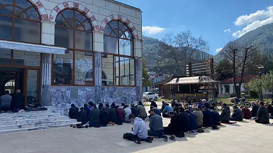 FETHİYE YENİ CAMİİ'DE DEPREMZEDELER İÇİN DUA EDİLDİ