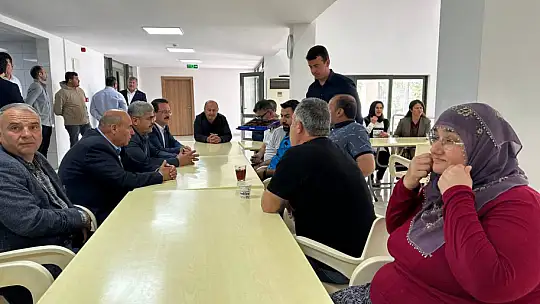 Aday Otgöz, depremzedeler ile bayramlaştı