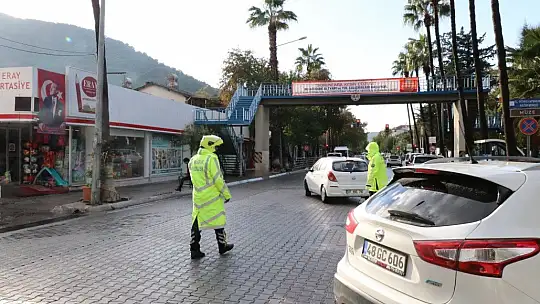 Fethiye Emniyeti'nden yağmur mesaisi
