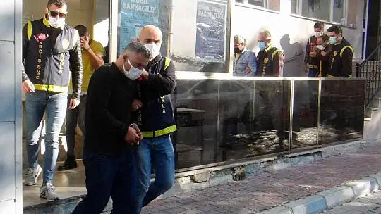 Canan Karatay'ı da dolandırmışlardı, yine yakalandılar