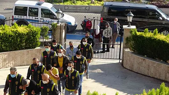 Canan Karatay'ı dolandıran şebeke üyeleri tutuklandı