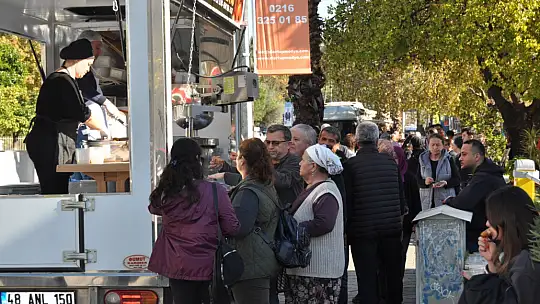 Şehitlerin hayrına lokma dağıtıldı