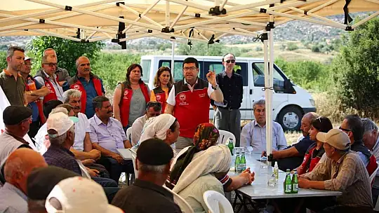 Çiftçilere ücretsiz saman balyası dağıtıldı