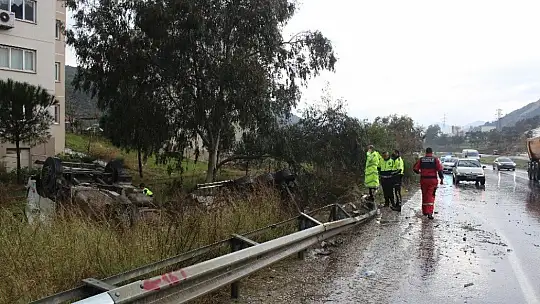 Çimento yüklü kamyon devrildi1 kişi yaralandı