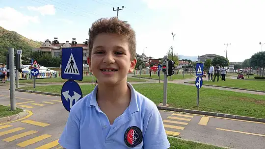 ÇOCUKLAR PARKTA HEM EĞLENDİ, HEM DE TRAFİK EĞİTİMİ ALDI