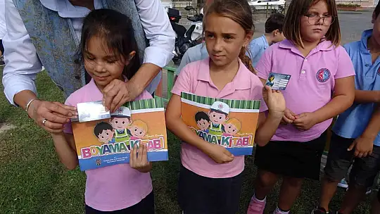 ÇOCUKLAR PARKTA HEM EĞLENDİ, HEM DE TRAFİK EĞİTİMİ ALDI