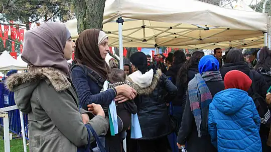 CUMHURBAŞKANINI GÖRMEK İÇİN 6 ÇOCUĞUYLA FRANSA'DAN GELDİ