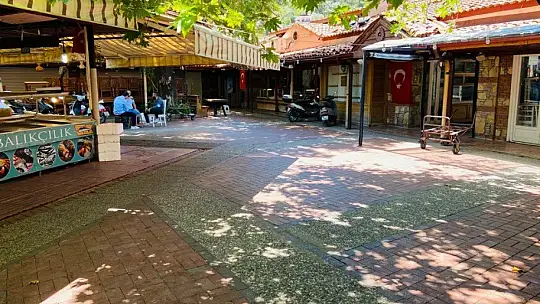 Kısıtlama ve Bayramda tezgahlarını açtılar