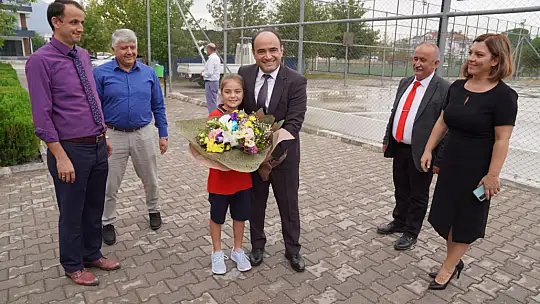 Başkan Akdenizli'den Öğrencilere Kırtasiye Desteği