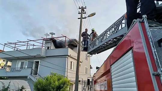 Dalaman'da, çatı katı yangınında iki kişi kurtarıldı