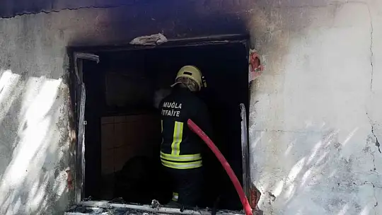 Dalaman'da çöp evde yangın