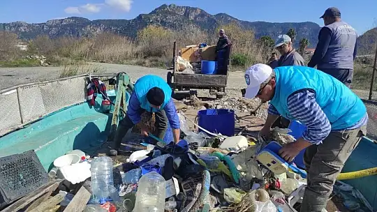Dalyan Kanalı ve Köyceğiz Gölü'nde temizlik çalışmalarına devam ediliyor