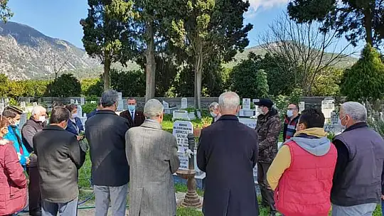  Durmuş Ali Sazaklı, vefatının 7. yılında mezarı başında anıldı