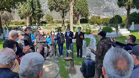  Durmuş Ali Sazaklı, vefatının 7. yılında mezarı başında anıldı