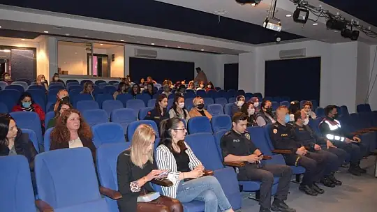 Datça'da 'En iyi narkotik polisi anne' semineri verildi