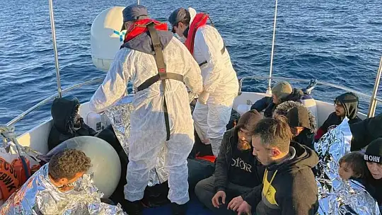 Datça'da 13 düzensiz göçmen kurtarıldı