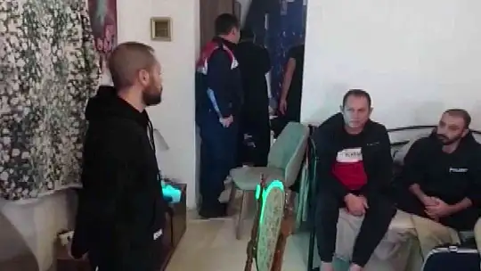 DATÇA'DA EVLERE DÜZENSİZ GÖÇMEN OPERASYONU