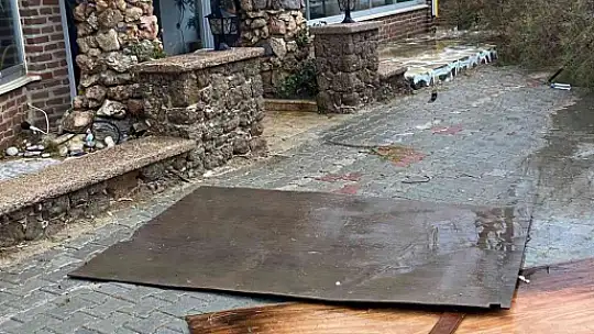 DATÇA'DA FIRTINA RESTORANIN PLATFORMUNU ÇÖKERTTİ