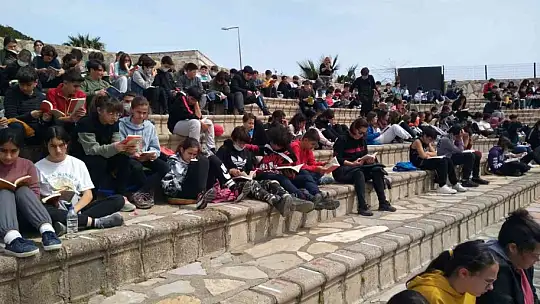 Datça'da kitap okuma etkinliği düzenlendi