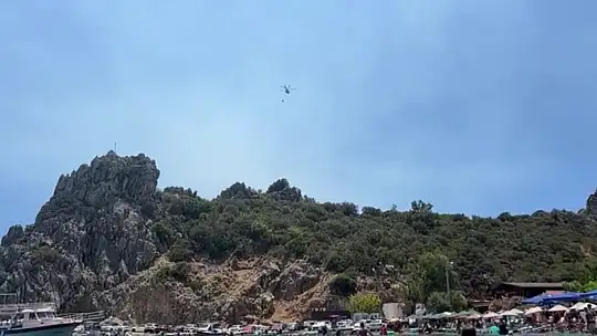 Datça'daki orman yangınına havadan ve karadan müdahale sürüyor