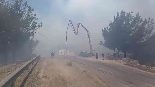 Datça'daki orman yangınına havadan ve karadan müdahale sürüyor