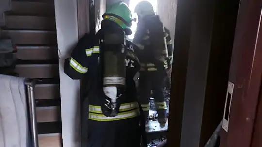 PATLANGIÇ'TA EV YANGINI KORKUTTU